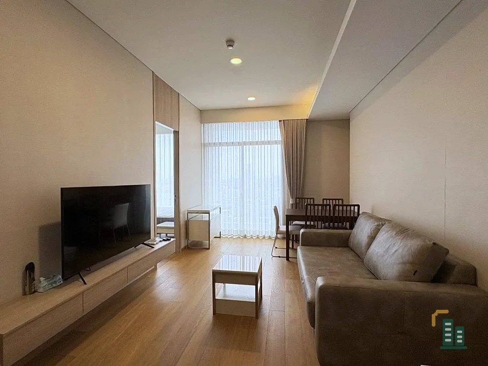 For rent: Siamese Exclusive Sukhumvit 42, 21st floor. Fully furnished and ready to move in. Spacious, airy room with a warm atmosphere.