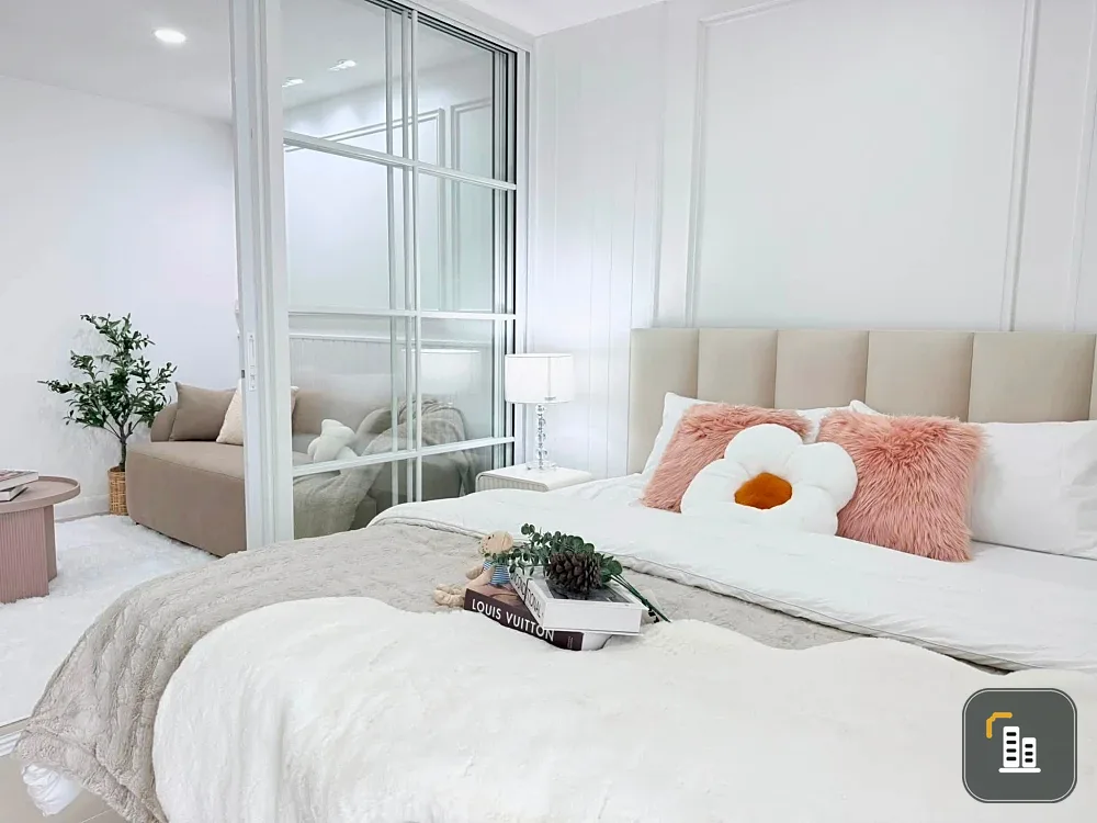 Selling Regent Home 6/2 Prachachuen. Beautifully decorated minimalist-style unit with complete furnishings. Just bring your bags and move in!
