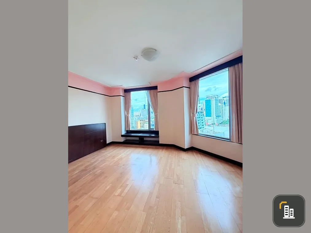 All Seasons Mansion, a spacious condominium located on Wireless Road, is perfect for large families. Book now!