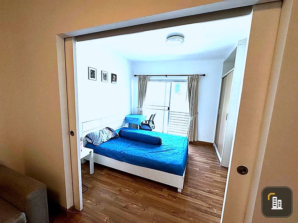 For rent: The Seed Sathon-Taksin, 4th floor, fully furnished, comfortable unit. Book now!