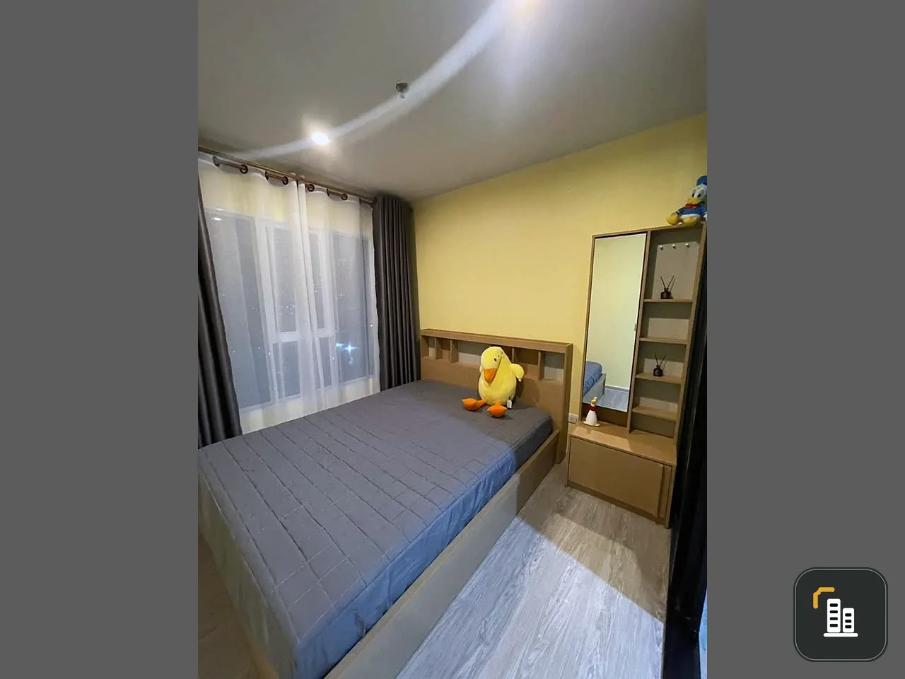 Regent Home Bangna for rent. 1 bedroom, 1 bathroom, well-partitioned, bright yellow color scheme, warm and cozy, very homey feel. Book now!