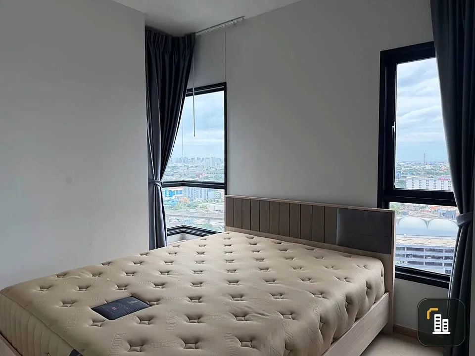 Selling a 1-bedroom + 1 multipurpose room unit at The Tree Sukhumvit 71-Ekkamai. High floor, corner unit. Book now!