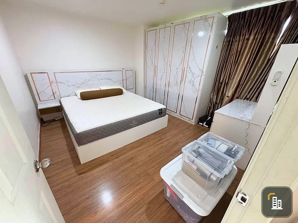 Selling U Delight Rattanathibet, corner unit offering privacy, spacious living area, great location. Book now!