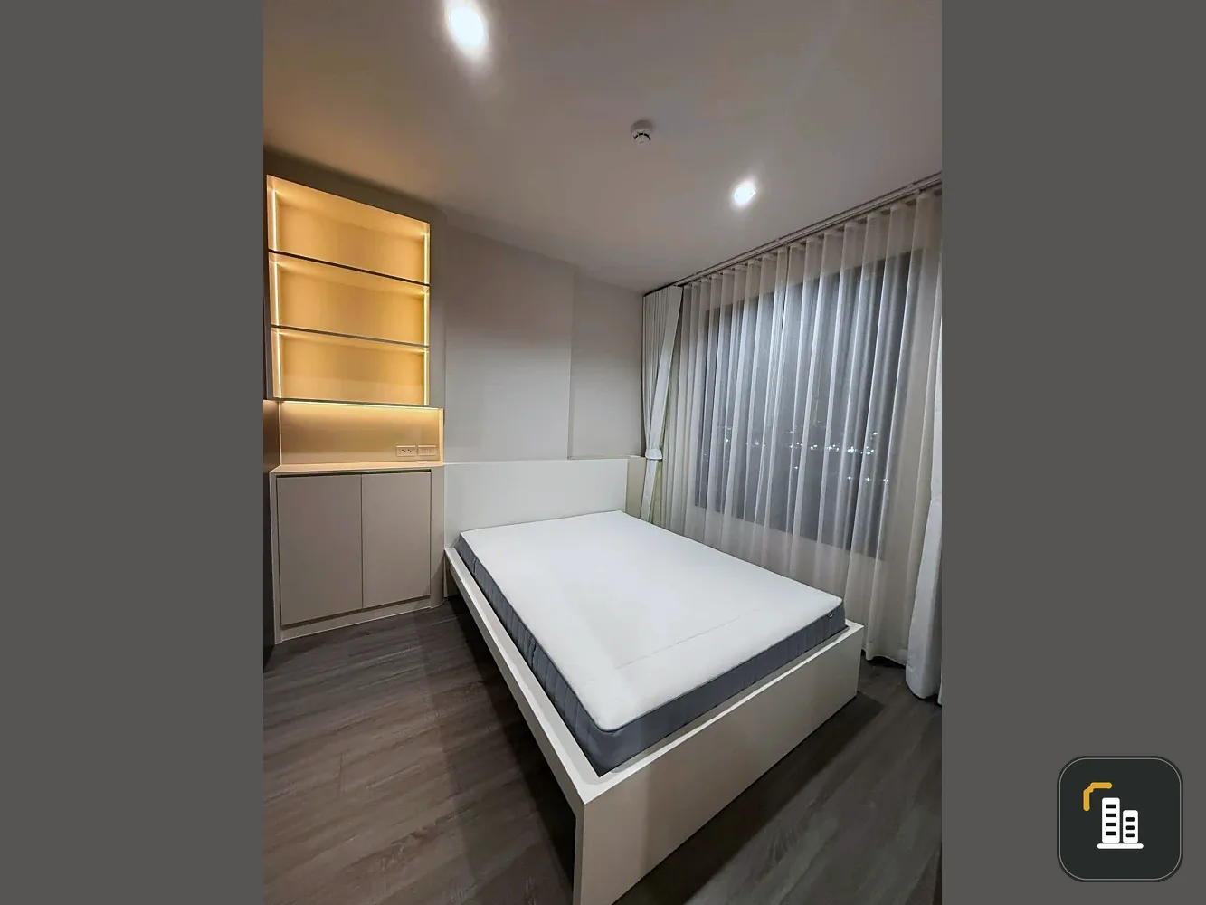 For rent: Ideo Sukhumvit - Rama 4, 27th floor unit. High-quality built-in furniture, beautifully decorated and fully furnished. Book now!