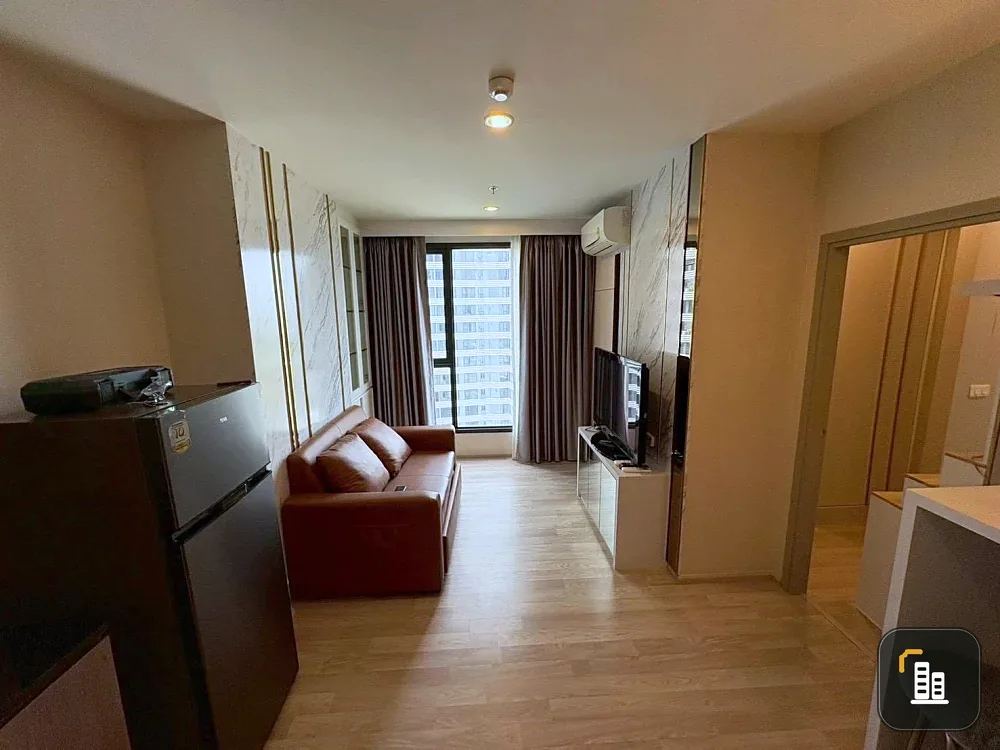 Spacious and comfortable IDEO Mobi Sukhumvit condo for rent, featuring stylish built-in furnishings and complete electrical appliances.