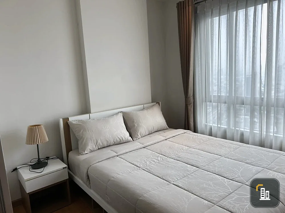 Selling The President Sathorn-Ratchaphruek. Very high floor unit, fully furnished and equipped with all appliances. Reservation required.