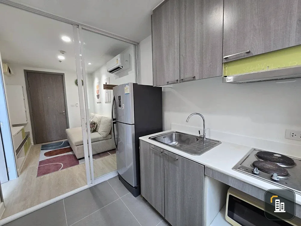 Selling Grene Chaengwattana condo with pool view, great atmosphere, good price, beautiful room, and prime Chaengwattana location. Contact us before yo