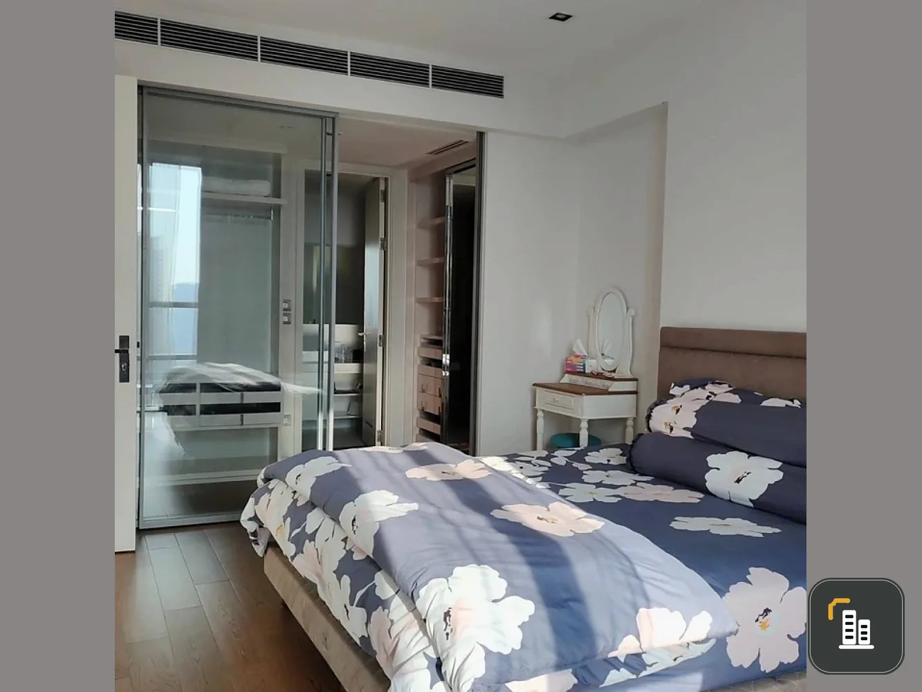 For rent: The Bangkok Sathorn, 33rd floor, river view, fully furnished. Book now!