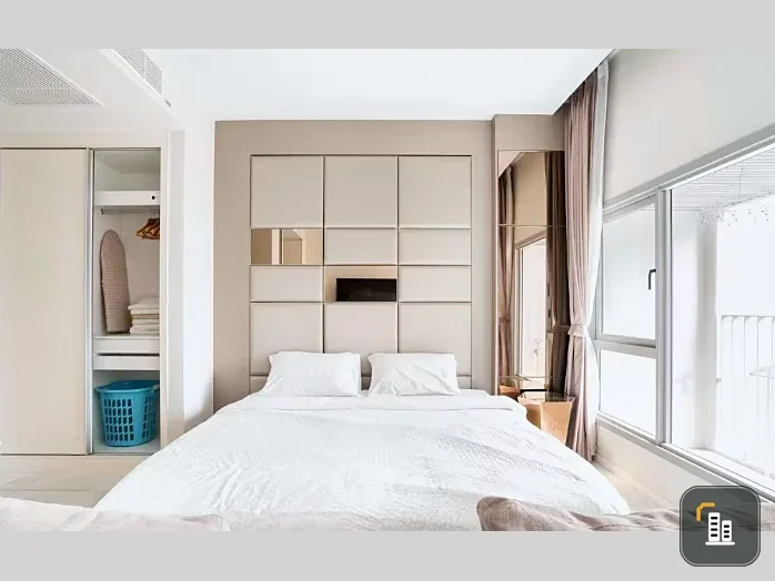 Selling Hyde Sukhumvit 11, 14th floor, fully furnished unit. Ready to move in. Book now!