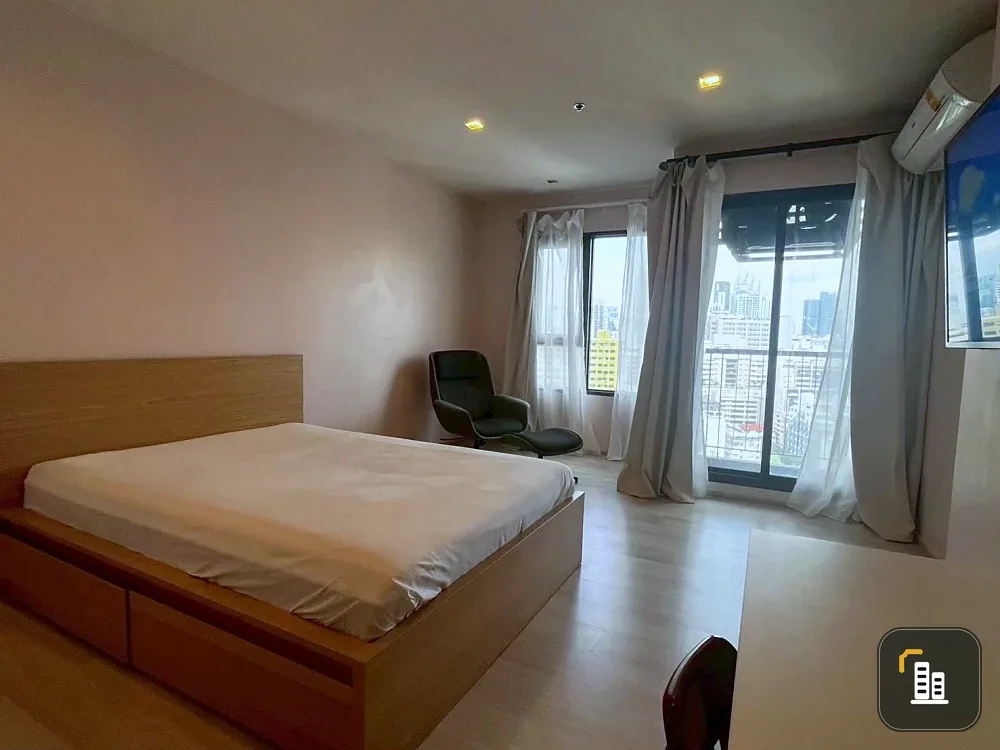 Selling a fully furnished Life One Wireless condo on the 21st floor. Book now, don't wait!