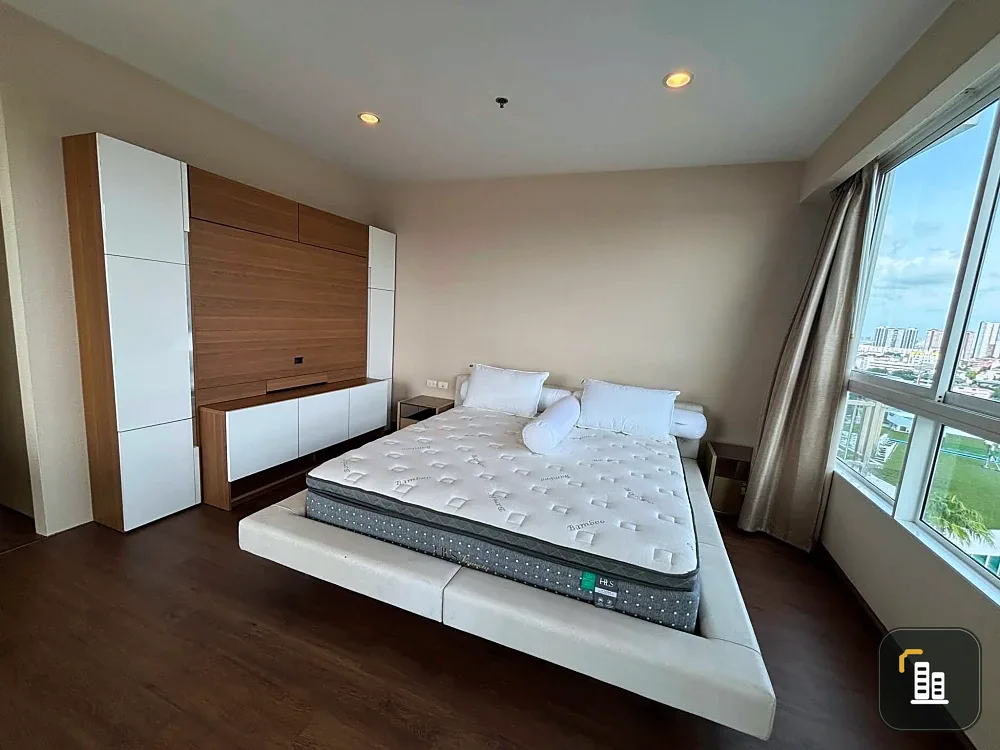 For rent: Supalai Prima Riva, 3 bedrooms, spacious living area, stunning unblocked views. Don't miss out!
