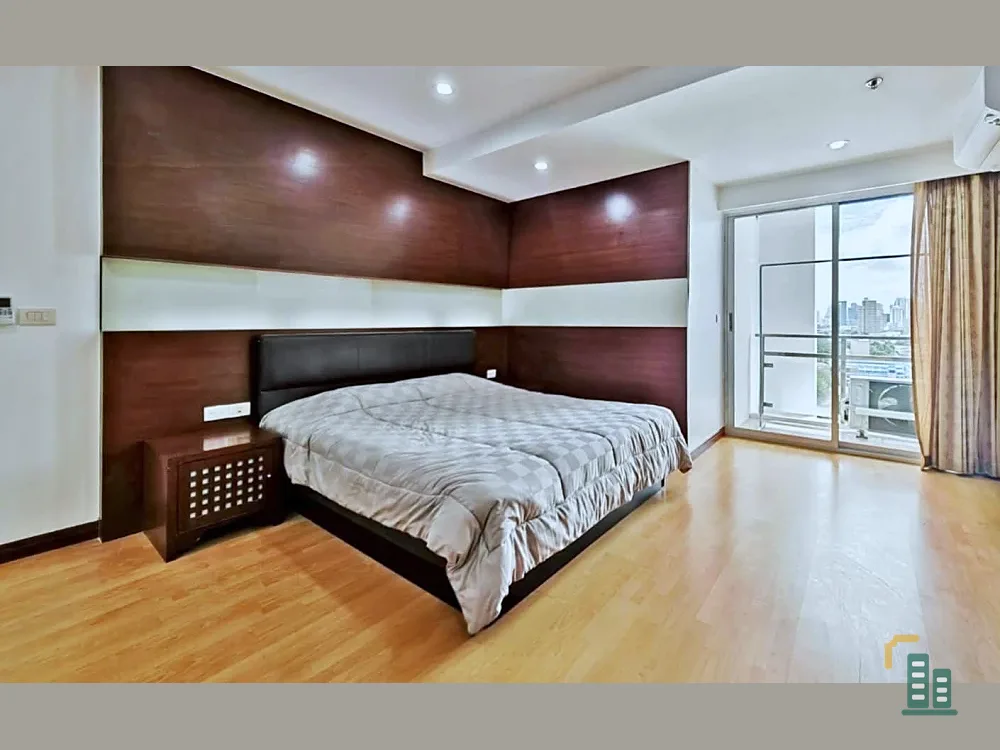 For rent: Nusasiri Grand, Sukhumvit Road view with no obstructing buildings. Room is far from the garbage room and elevator, ensuring a quiet environm