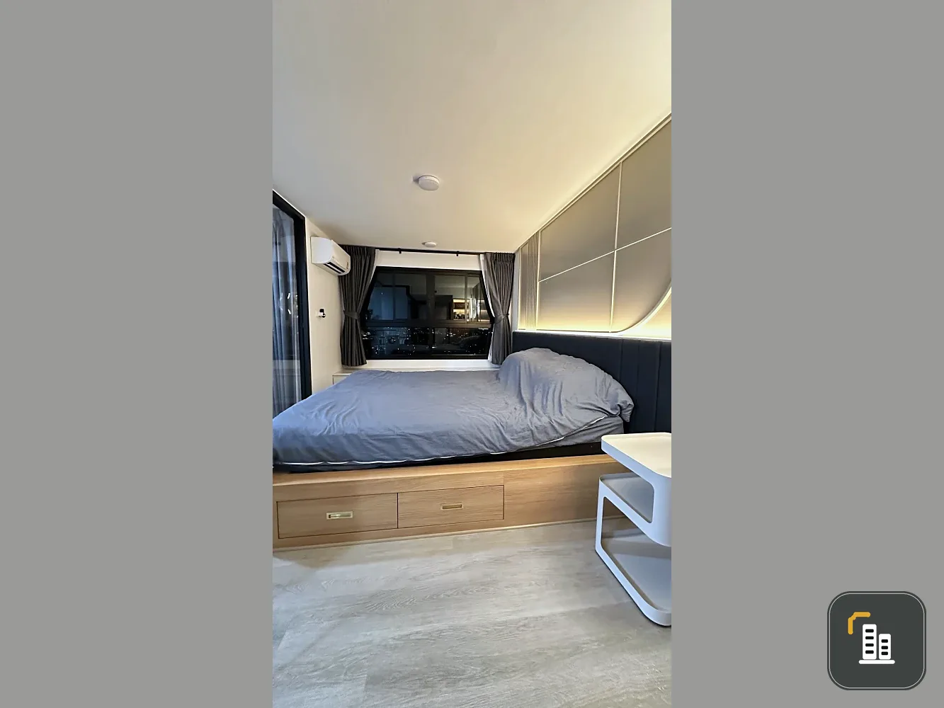 Selling IDEO Charan 70 - Riverview, high floor, rare find with stunning views of the Chao Phraya River bend and Rama VIII Bridge. Excellent location,