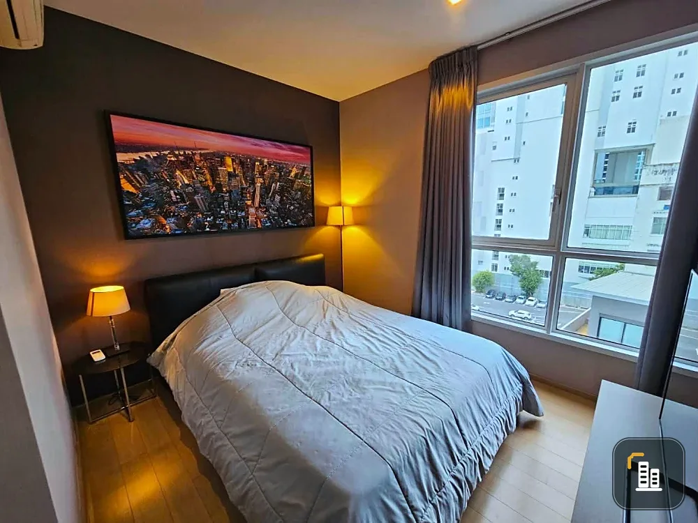 For rent HQ Thonglor, there are few people, quiet, not crowded. The room is spacious and comfortable, not cramped. Must make a reservation.