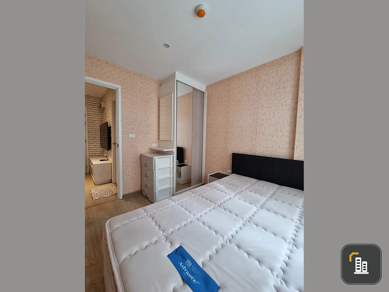 Selling i Condo Serithai Green Space. Excellent condition. The project boasts a lush, natural environment. The unit is fully furnished with appliances.