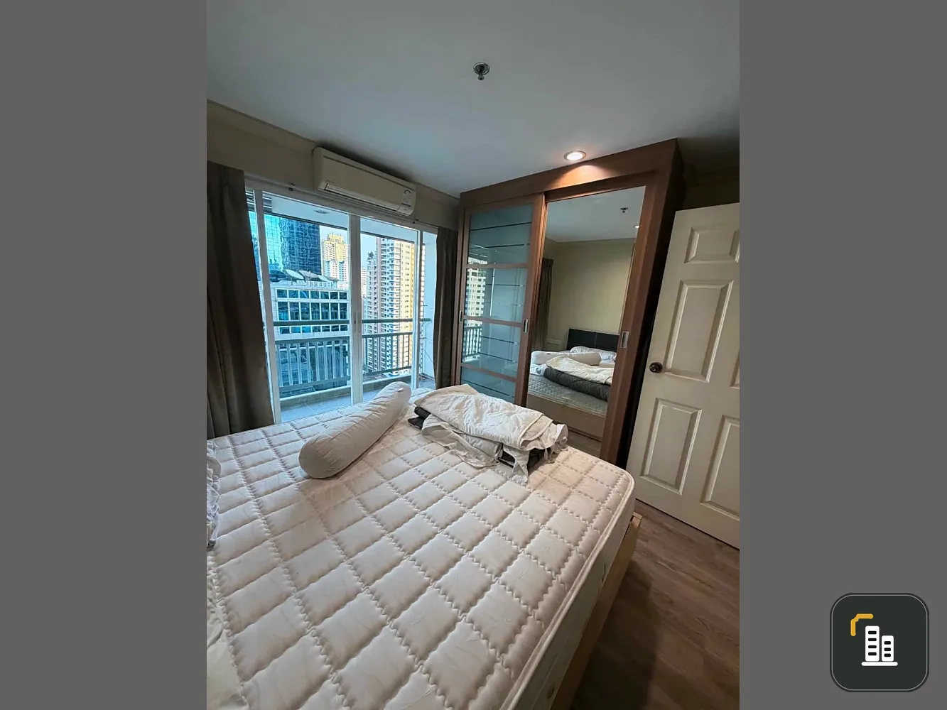 Selling Grand Park View Asoke, 1 bedroom, 1 bathroom, fully furnished. Prime location. Book now!