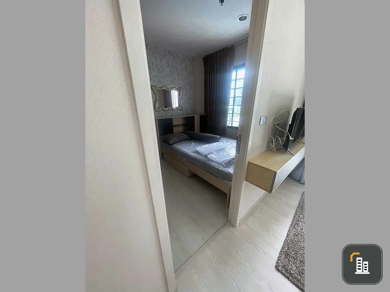 For rent condo Rhythm Asoke 2 rooms ready to move in, fully furnished and electrical appliances. Affordable price. Move quickly. Don't wait.