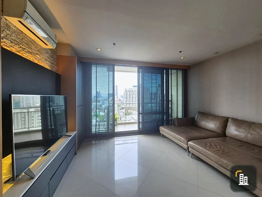 Selling a very spacious unit at The Empire Place Sathorn, furnished with high-quality furniture. Reservation required.