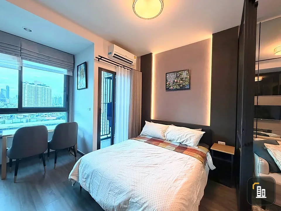 Condo for rent at Ideo Sukhumvit - Rama 4. Fully furnished and equipped with appliances. Just bring your personal belongings and move in!