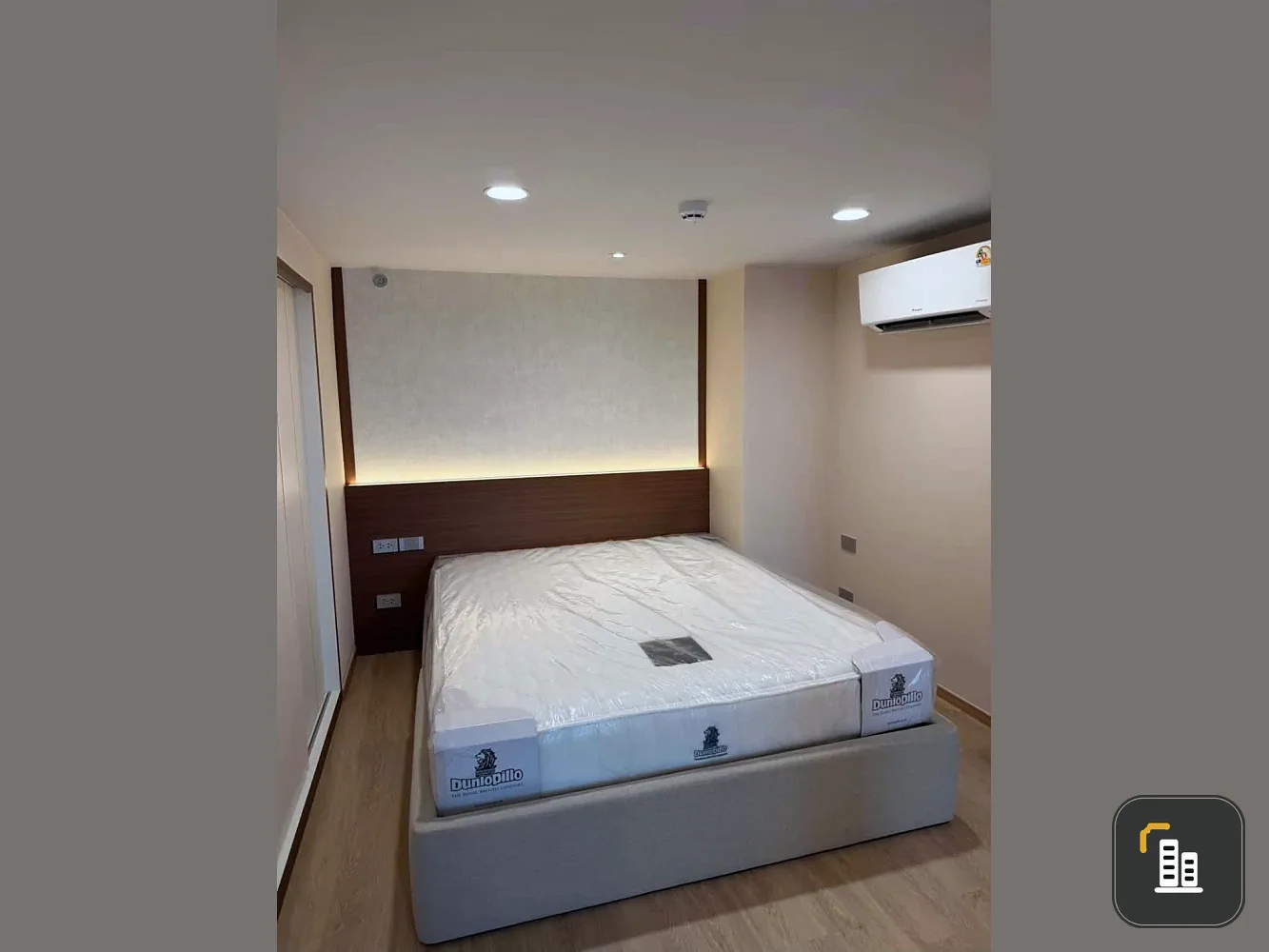 Condo for rent at Culture Chula. Beautifully decorated unit with high-quality built-in furniture. Amazing price! Book now! Don't miss out!