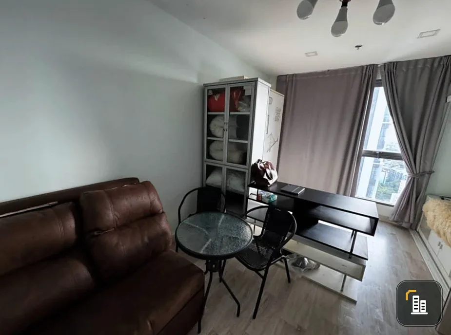 Selling Ideo Mobi Sukhumvit, high floor, beautiful view, good ventilation, unobstructed view, fully furnished and equipped with appliances, ready to m