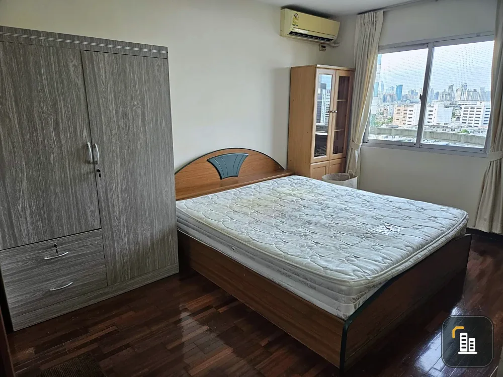 Selling S.V. City Rama 3, Building 1, 10th floor. City and river view. Extremely spacious room. Book now before it's too late!