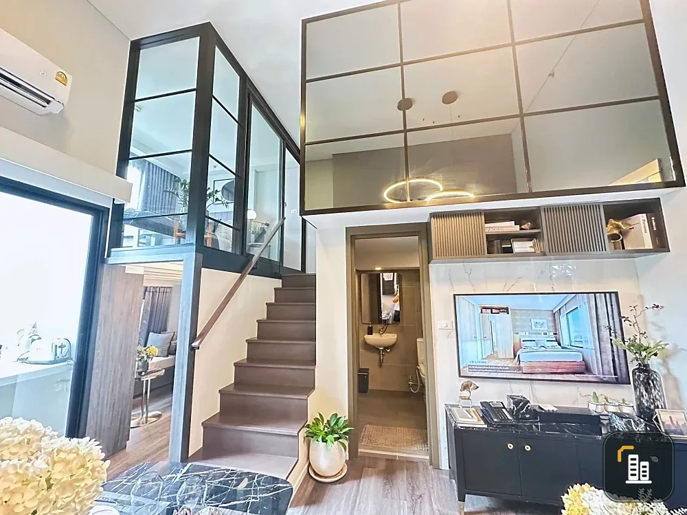 Selling a corner unit of Landmark @Grand Station. The unit is unfurnished, allowing the buyer to decorate with built-in furniture as desired.
