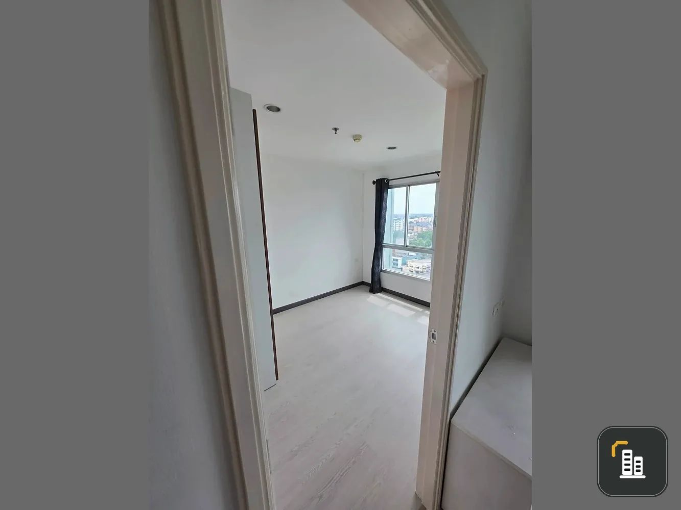 Selling a comfortable condo at Lumpini Ville Chaengwatthana Pakkret. Complete amenities and stunning Chao Phraya River views. Book now!