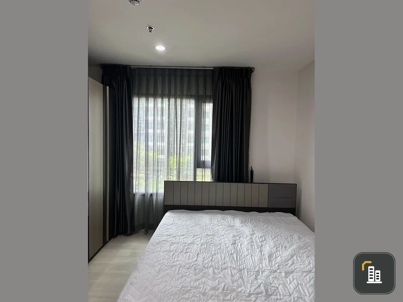 Life Asoke condo for rent, north-facing unit, excellent location, fully furnished, ready to move in.