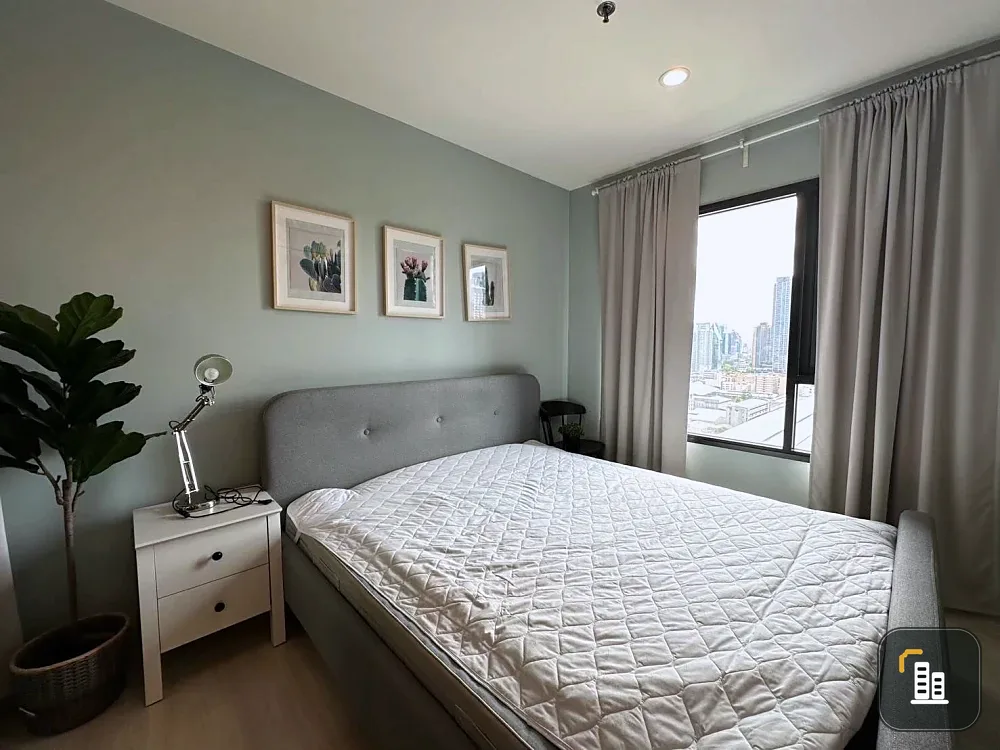 For rent: Life Asoke, beautifully decorated room with a minimalist style, complete amenities, and a great location. Book now!
