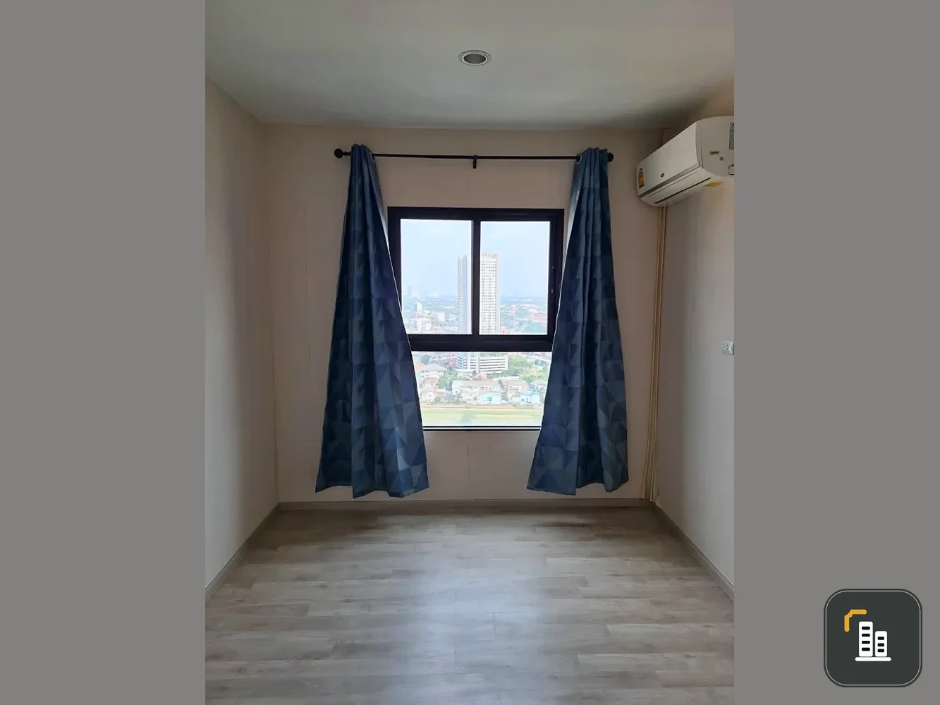 Selling Plum Condo Central Station, 1 bedroom, 1 bathroom, fully furnished. Don't miss out!