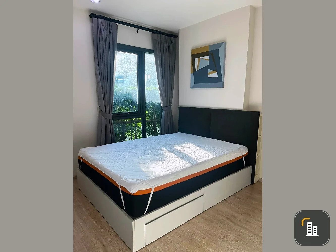 Urgent sale: Centric Ratchada–Huai Khwang, nice room with complete amenities. Hurry and grab it and reserve it.