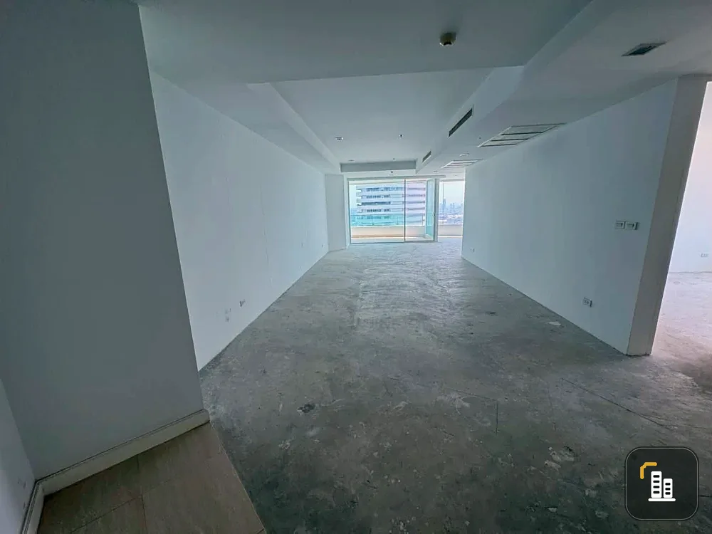 Selling My Resort @ River condo with Chao Phraya River view. Large room with plenty of usable space, allowing you to decorate the room to your liking.