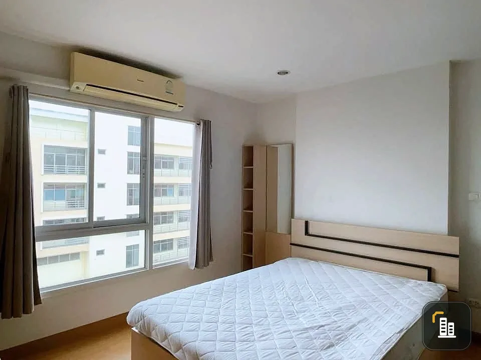 Selling The Crystal studio unit on the 10th floor in a great location with convenient transportation. Don't wait!
