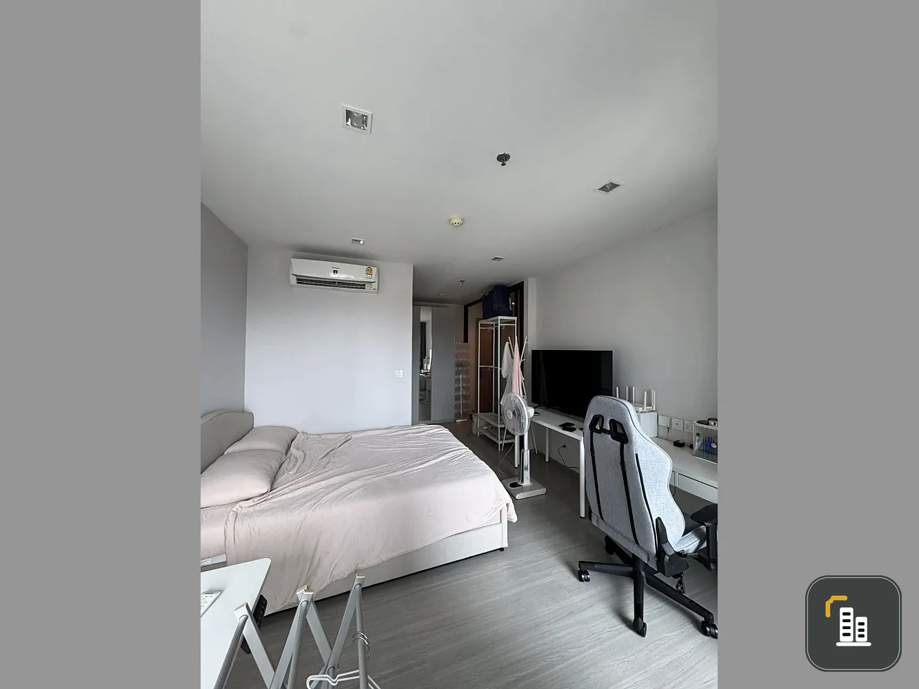 Life Sathorn-Sierra condo for rent, 7th floor, fully furnished with appliances. Book now!