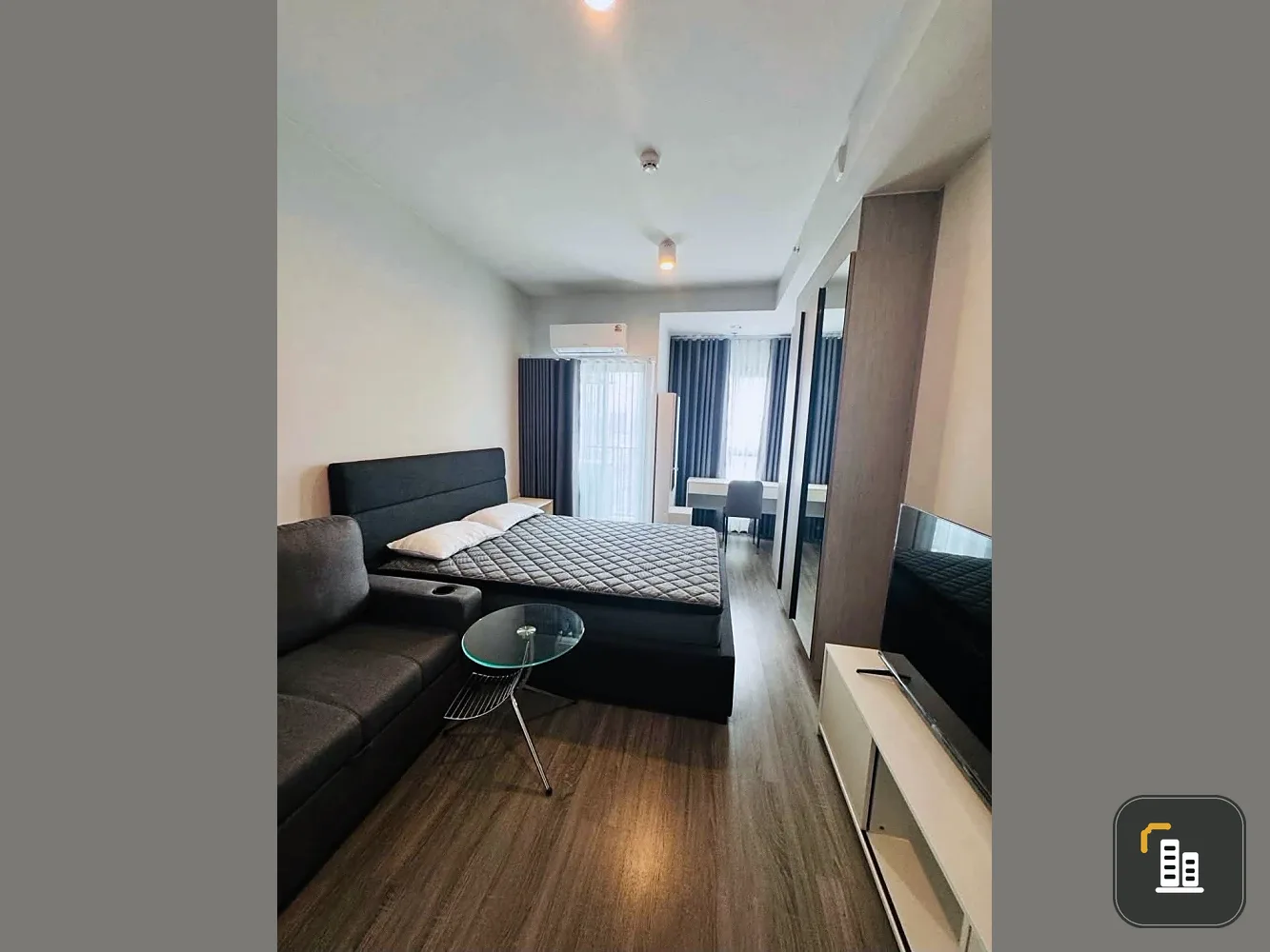 For rent Ideo Ramkhamhaeng - Lam Sali Station, studio room comes with full furniture. Just carry your bag and move in.