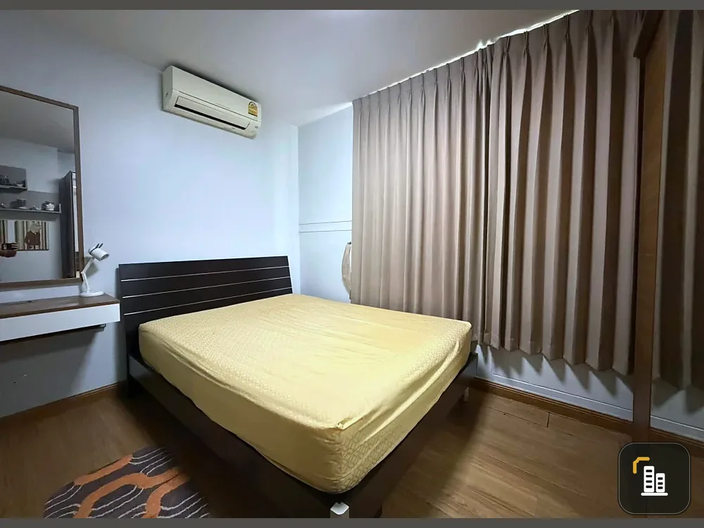 For sale: Bliz Condominium Rama 9 - Hua Mak, 1 bedroom, 1 bathroom, comes with full amenities. Just carry your bag and move in.