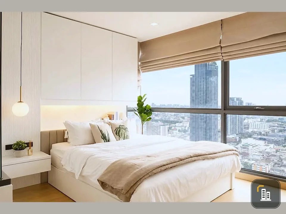 For rent: Ideo Q Phayathai, 2 bedrooms, corner unit, 31st floor, panoramic city view with no obstructing buildings, fully furnished, ready to move in.
