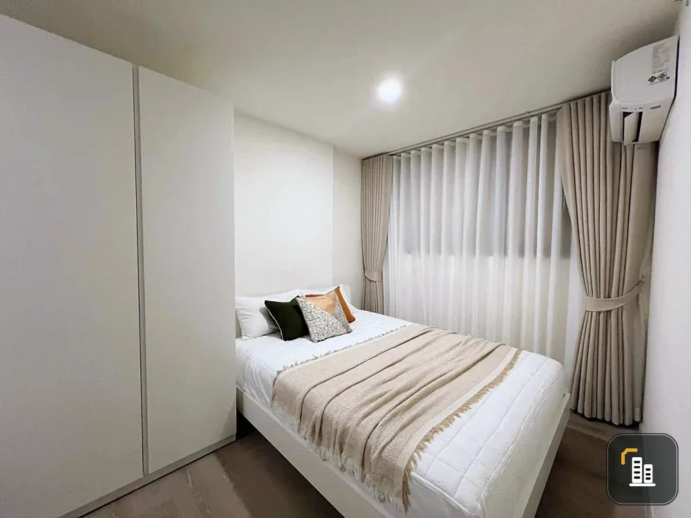 For sale or rent: The Origin Sukhumvit-Praksa. Studio room, 33rd floor. Great view, high floor, bright and airy, not cramped. Well-designed layout wit