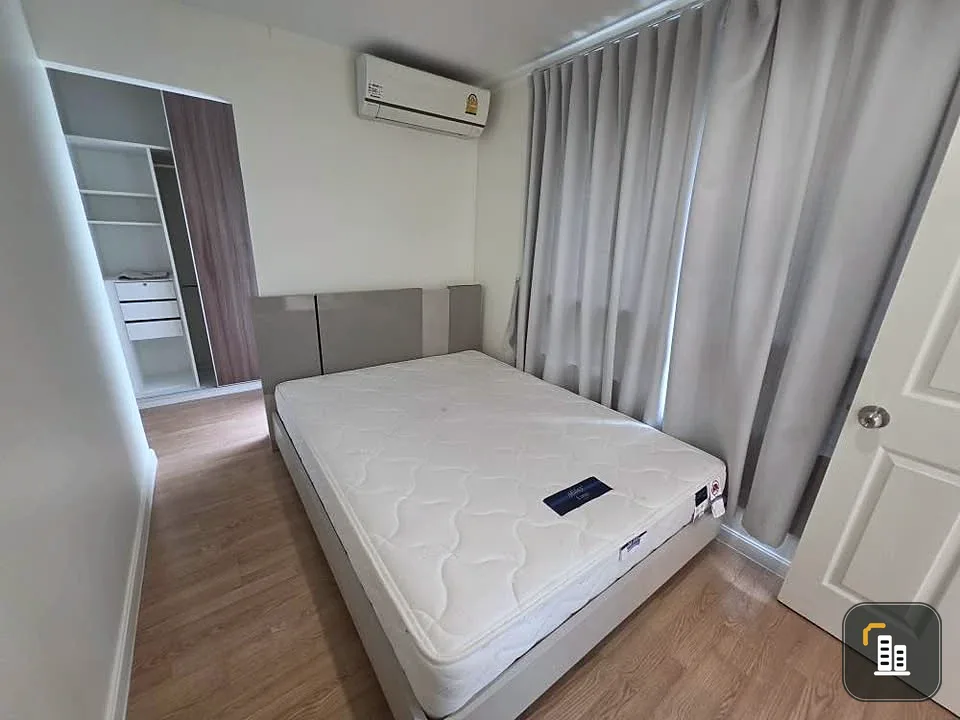 Selling Lumpini Ville Pattanakarn New Phetchaburi, unfurnished unit with spacious living area and complete amenities. Book now!