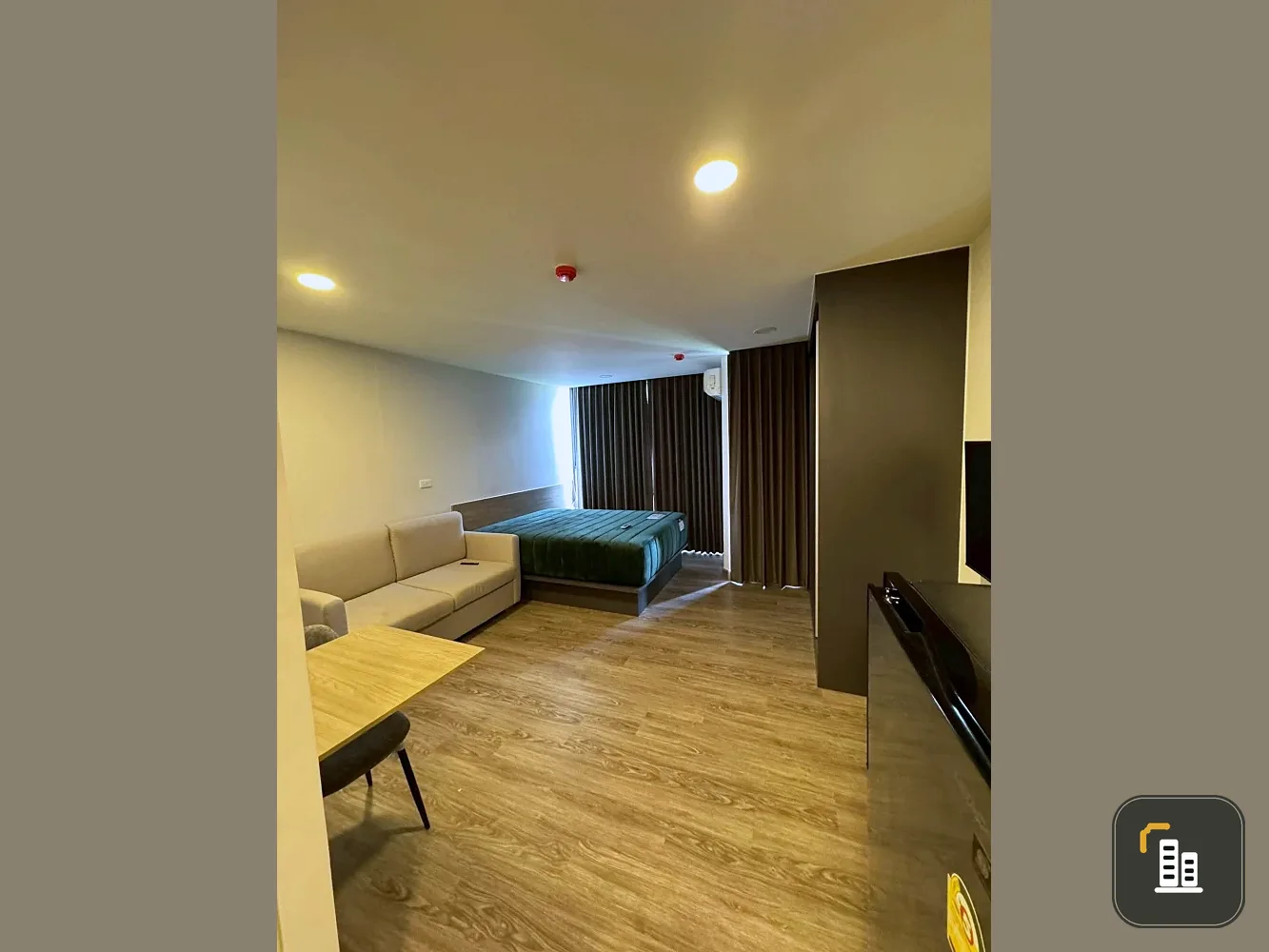 For sale: Flexi Sathorn - Charoen Nakhon condo. Auspicious unit number and floor number (calculated carefully). Fully furnished with all appliances. D