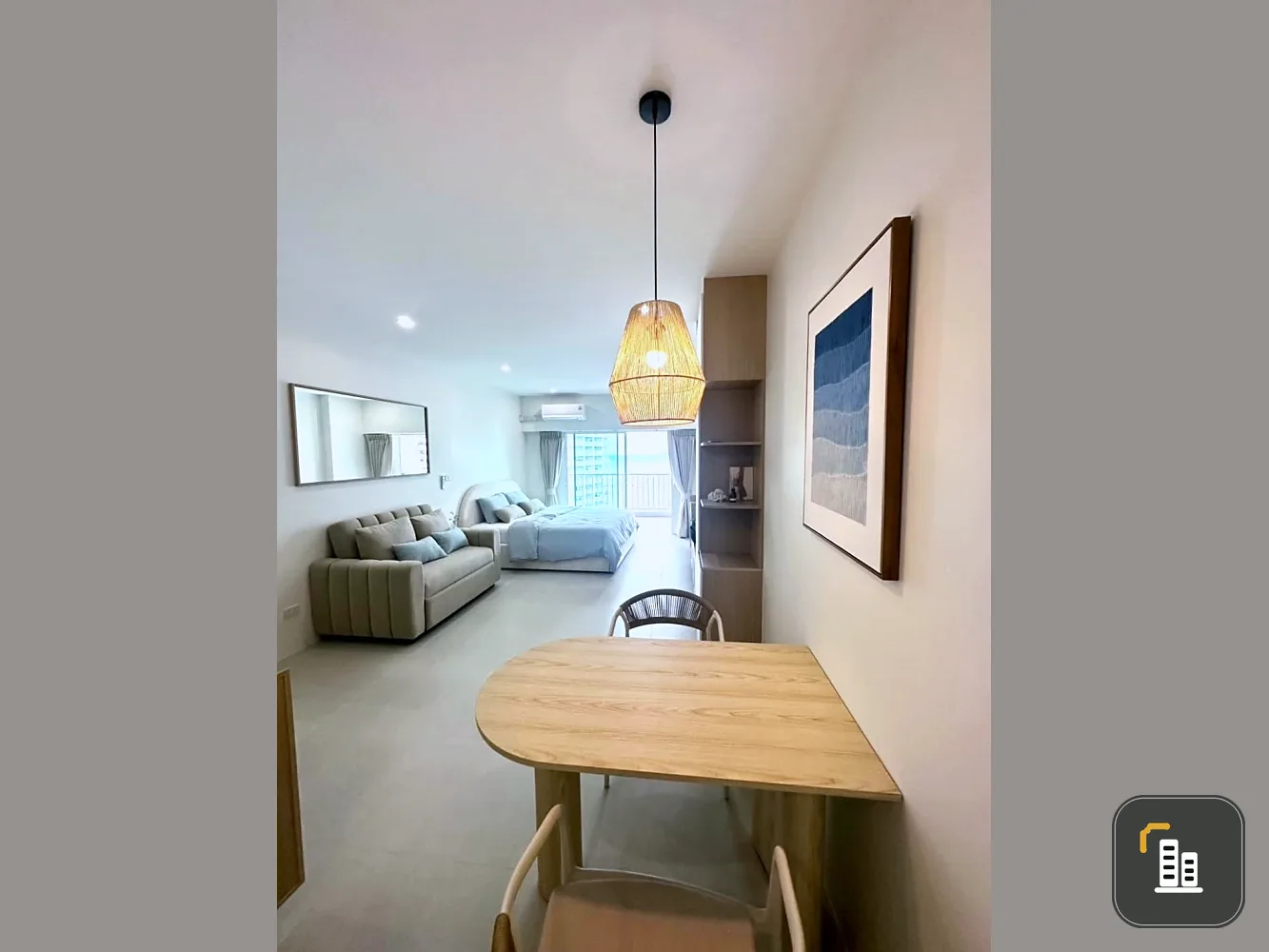 For sale: Wongamat Garden Beach Resort Condominium, Coastal Design style, fully furnished, no opposite units, good ventilation, private.