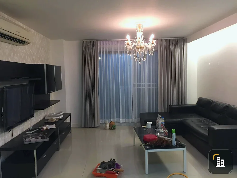 Selling a unit at The Clover Thonglor, located on the 2nd floor. It offers a quiet, private, and convenient living environment.