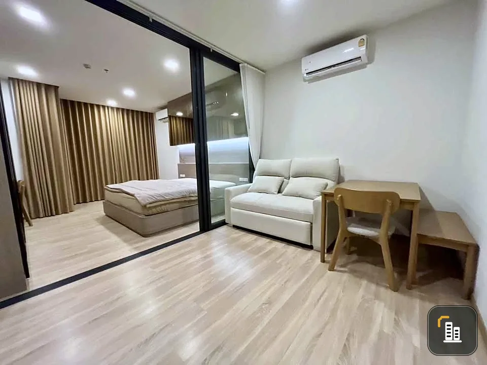 For rent: XT Phayathai, 1-bedroom unit with a unique layout, balcony extended to create a bedroom area, city view. Reservation required.