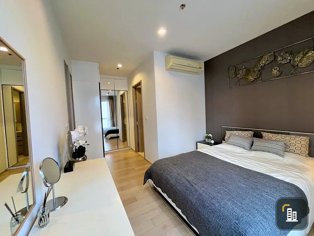 Urgent sale! HQ Thonglor By Sansiri, fully furnished ready-to-move-in unit with spacious living area and complete amenities. Book now!