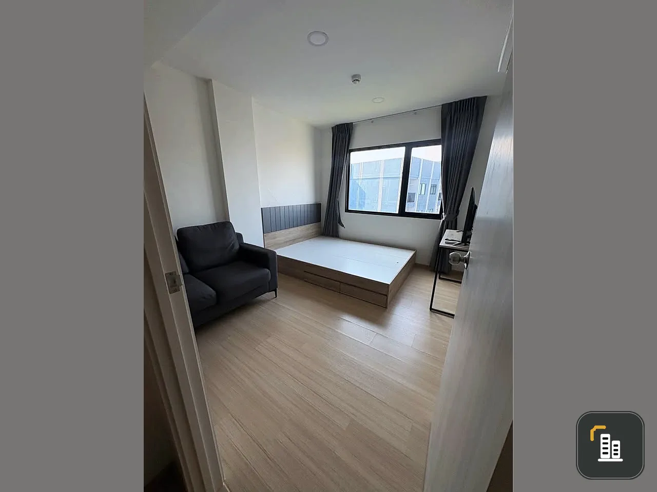 Available for rent at Chewathai Hallmark Ladprao - Chokchai 4. Spacious and comfortable unit with efficient use of space. Convenient and complete amen