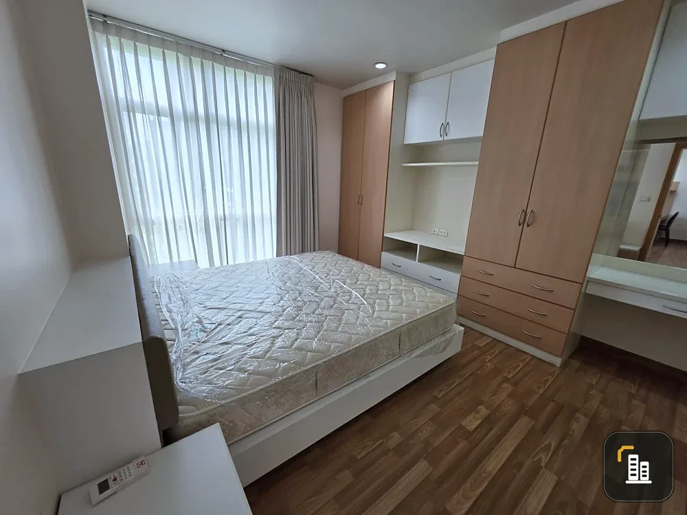 For rent: PG Rama 9 Condominium, private corner unit with pool view. The atmosphere is peaceful, quiet, and cool throughout the day.