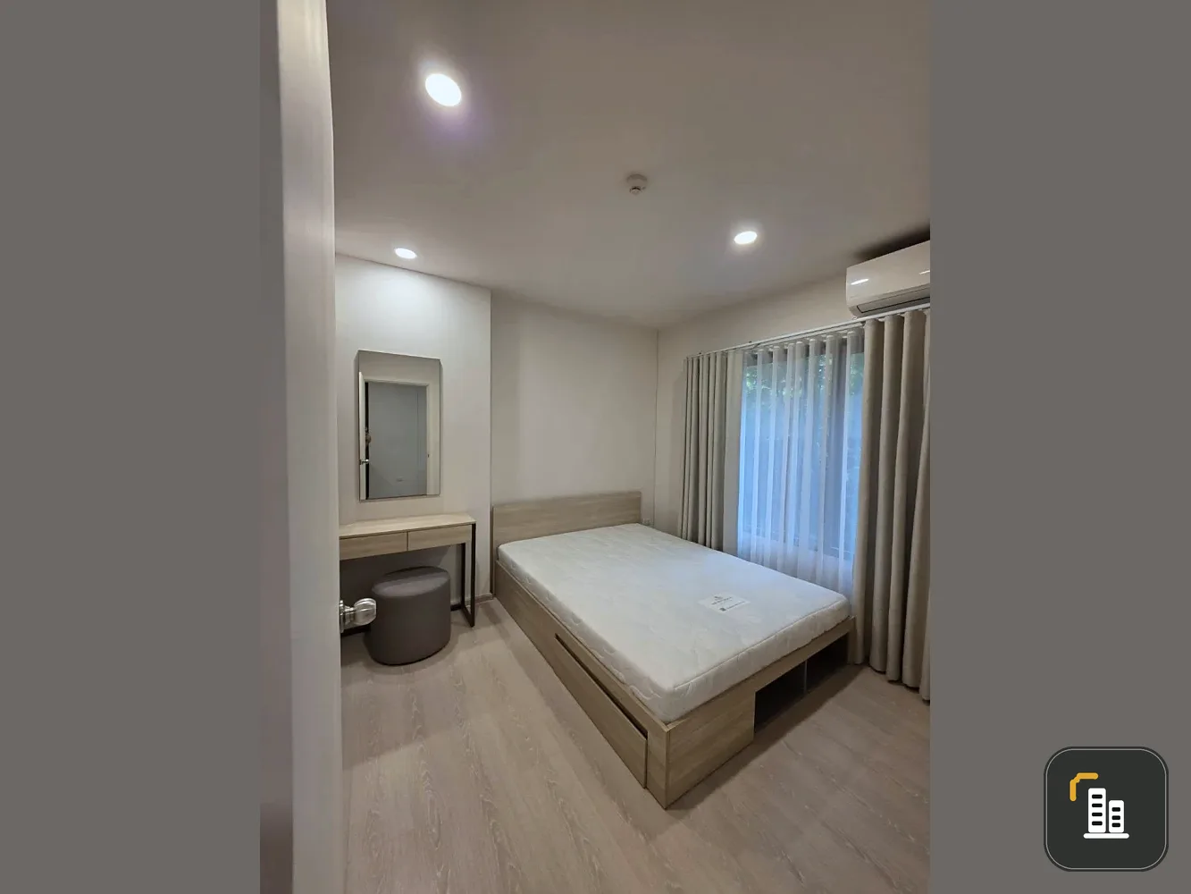Spacious rooms for rent at Phyll Phahol 34. Enjoy ample living space and complete amenities. Book now, don't miss out!