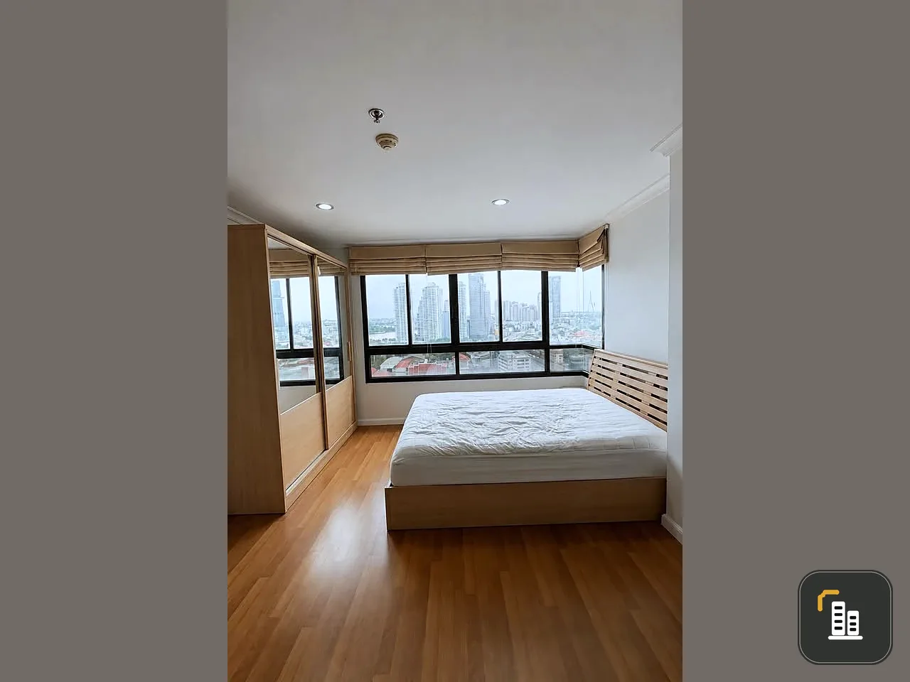 Selling Lumpini Place Narathiwat-Chaophraya studio apartment. Fully furnished with river view. Book now!