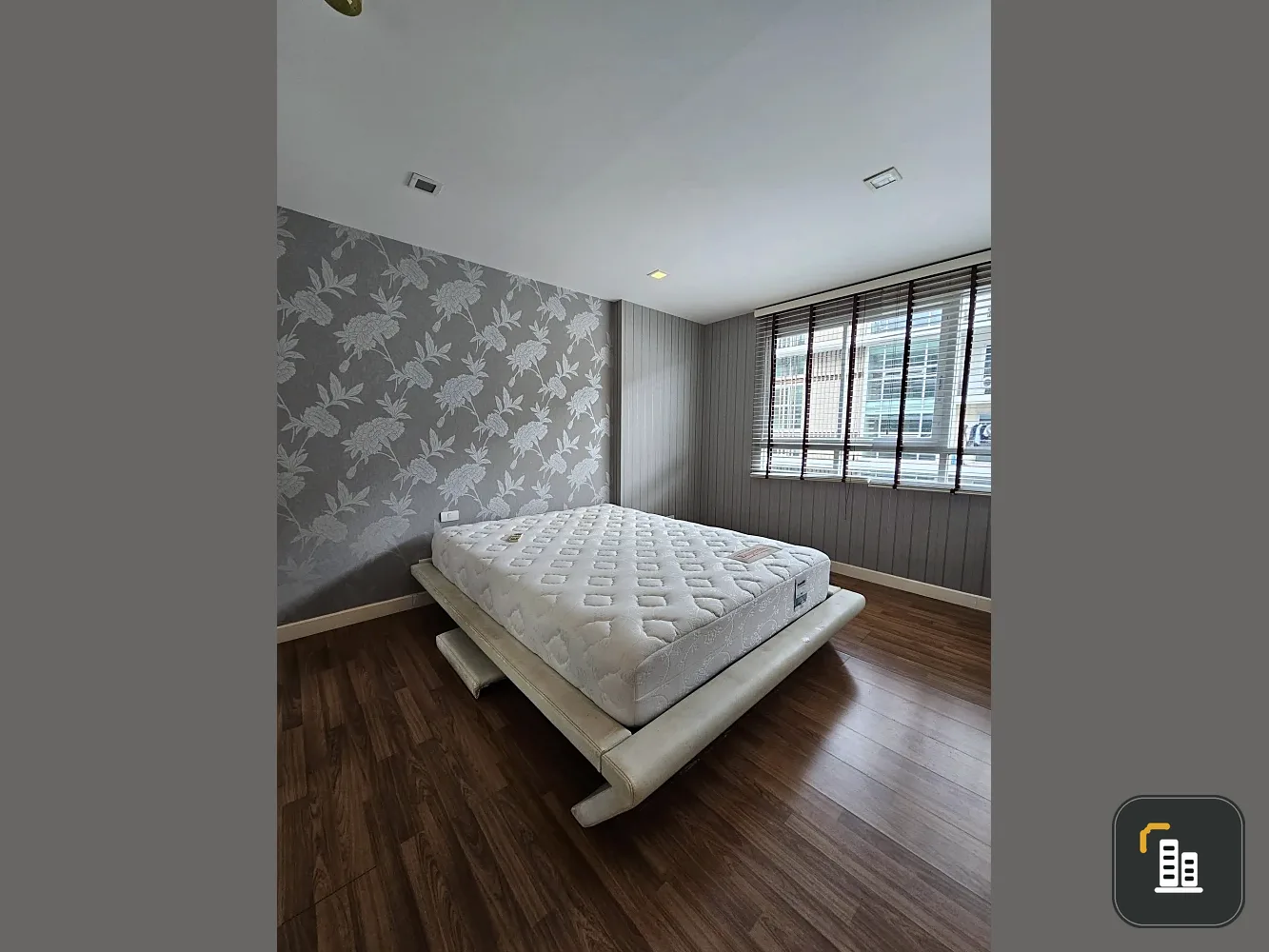 Selling The Clover Thonglor, 1 bedroom, 1 bathroom, fully furnished, with high-quality wallpaper. You can't miss this opportunity!